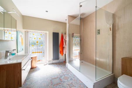 Bathroom4.jpg