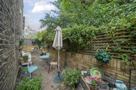 1316413-11-685acd...