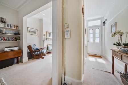 1316413-3-685accd...