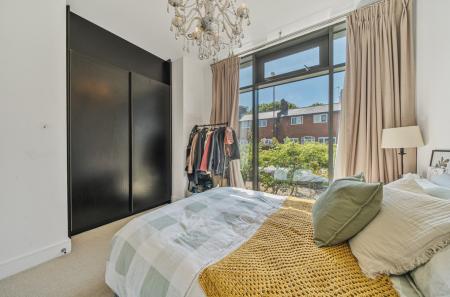 1294729-16-682749...