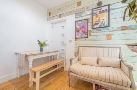 1294729-28-682749...