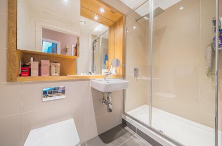 1294729-30-682749...