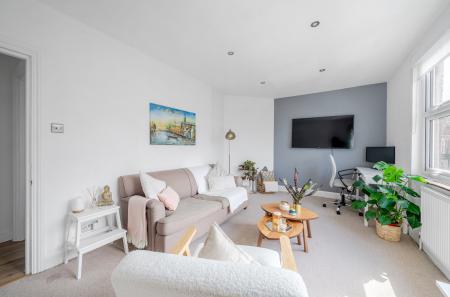 1331399-17-6889f0...