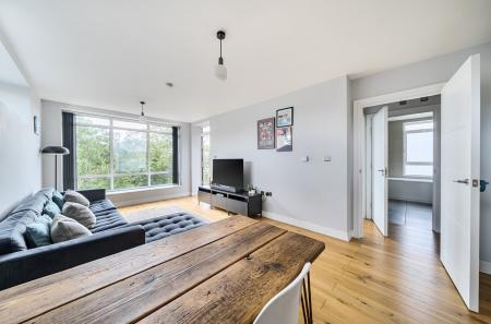 1344315-4-68b1b02...