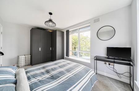 1344315-10-68b1b0...