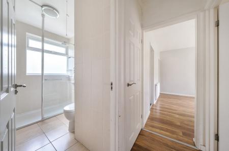 1364420-7-68ef5eb...