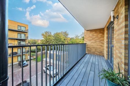 1369995-5-68fba29...