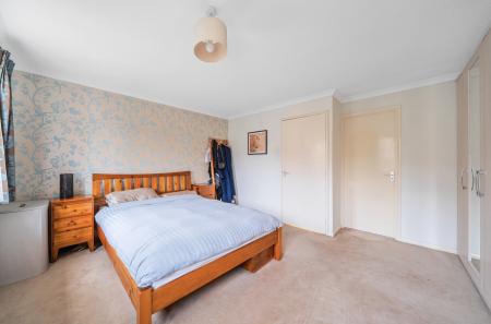 1380907-4-6916fee...