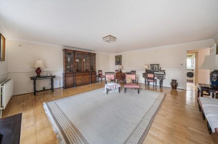 1389038-7-693a984...