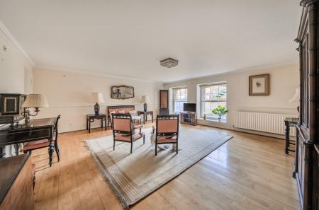 1389038-9-693a989...