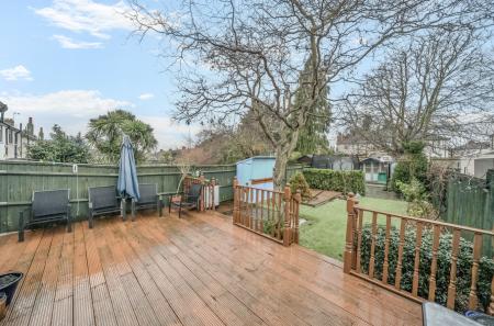 1395738-9-696911b...