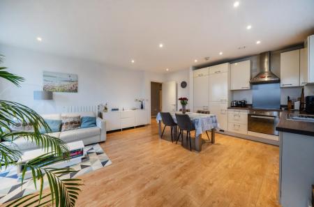 1417197-7-699741b...