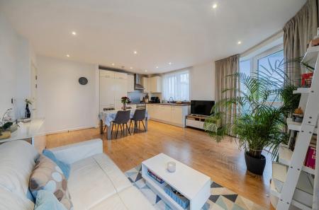 1417197-8-699741b...