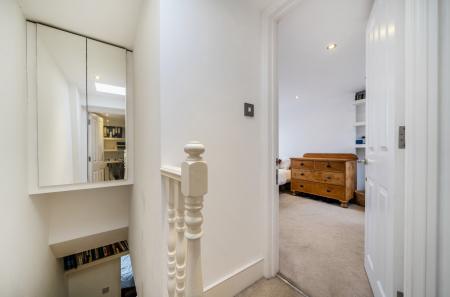 1405896-11-6995e8...