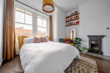 1417683-12-699d78...