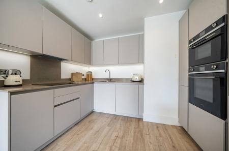 1431350-9-69bbdc9...