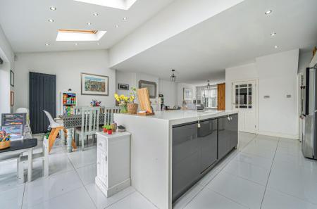 1410289-7-69b3027...