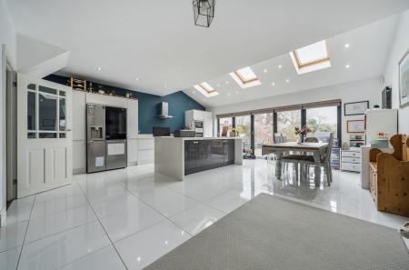 1410289-6-69b3026...