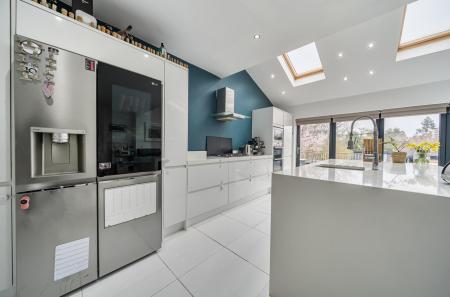 1410289-5-69b3025...