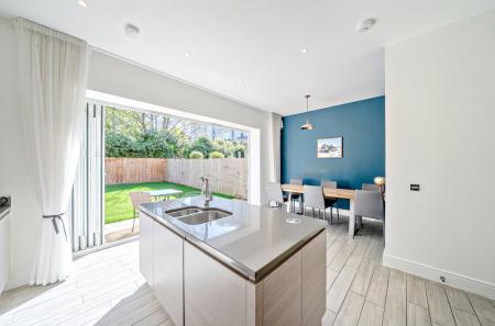 1441057-20-69de0b...