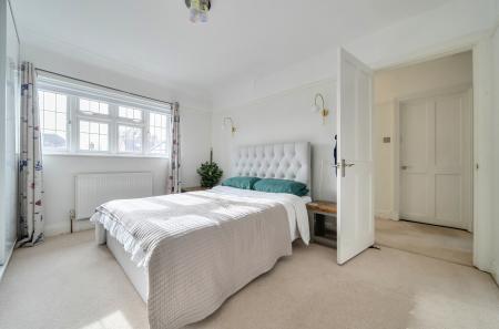 1417746-10-69b431...