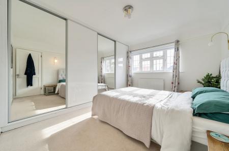 1417746-16-69b431...