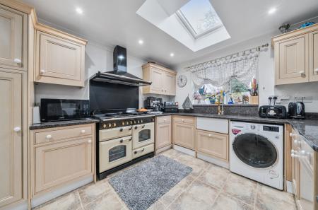 1395353-16-695ff1...