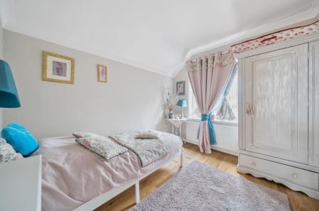 1395353-4-695ff18...