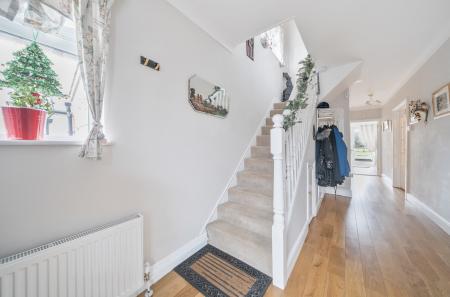 1395353-5-695ff18...