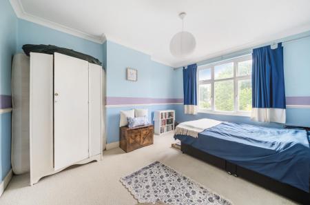 1293764-6825d4838...