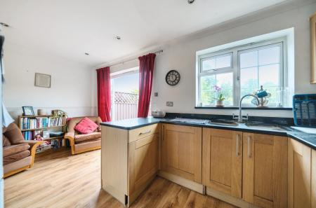 1293764-6825d5871...