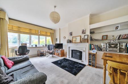 1293764-6825d5b5f...