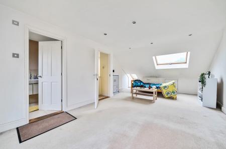 1293764-6825d4333...