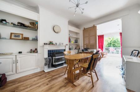 1293764-6825d4cec...