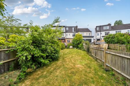 1293764-6825d4a60...