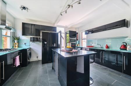 1315035-12-685b90...