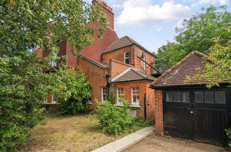 1315035-4-685b925...