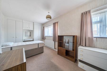 1354850-4-68c8609...