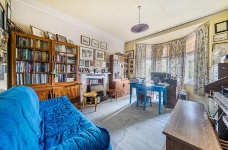 1360290-6-68d6a91...