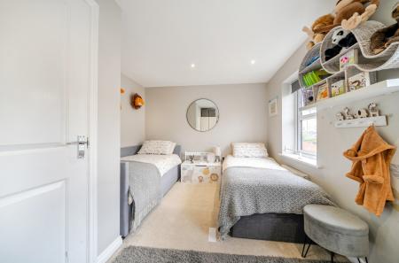 1372522-5-68ff70d...