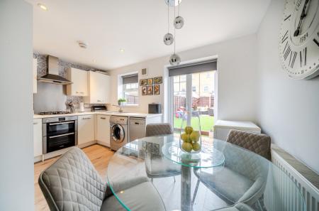 1372522-2-68ff728...