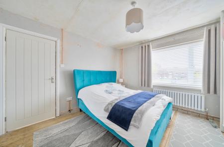 1371282-15-68ff5f...