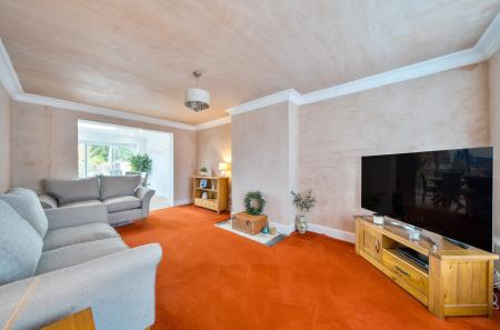 1371282-9-68ff5f2...