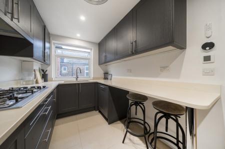 1366081-7-68fa093...