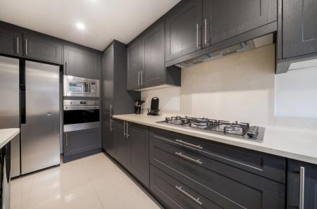 1366081-5-68fa08b...