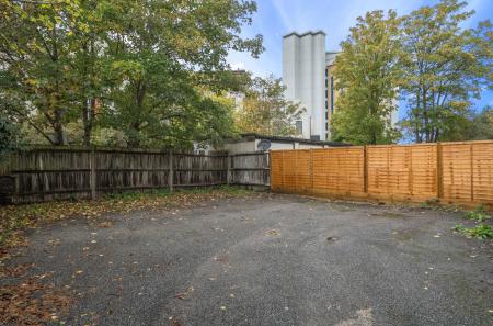 1366081-12-68fa09...