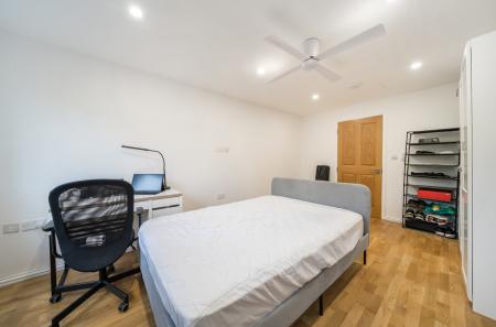 1366081-3-68fa085...