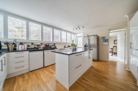 1374783-9-6908975...