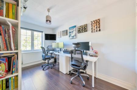 1372973-9-68fb90e...