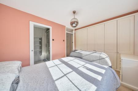 1372973-6-68fb907...